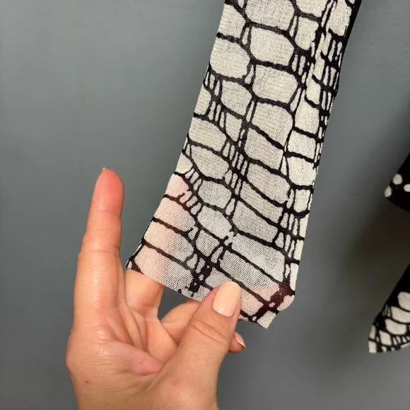 FUZZI V Neck Button Up Long Sleeve Blouse In Black / Cream S - Picture 7 of 9